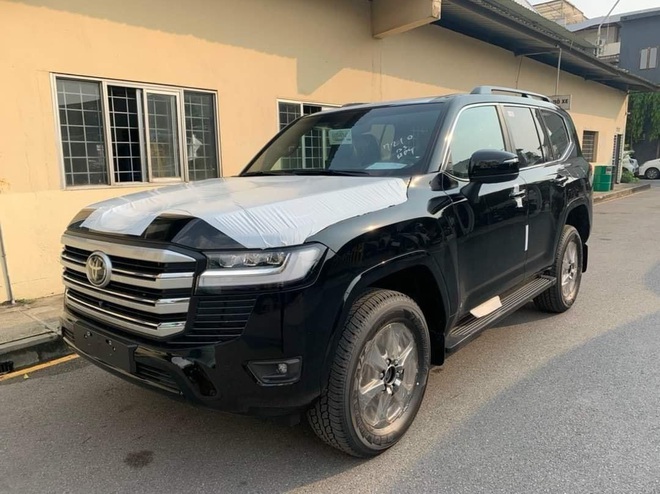 Land Cruiser 2022 bắt đầu về Việt Nam, giá xe cộng thêm cả trăm triệu đồng