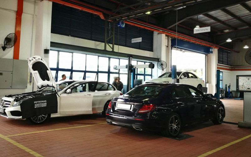 Xe sang cạnh tranh, giảm giá dịch vụ “vợt” khách bình dân