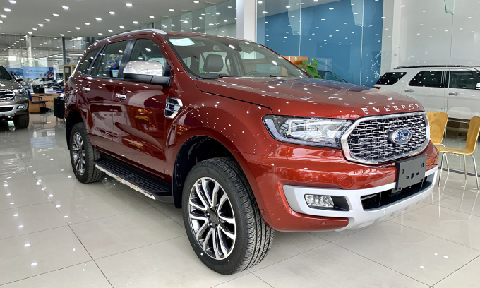 Ford Everest 4x2 Titanium đổi động cơ, giữ nguyên giá