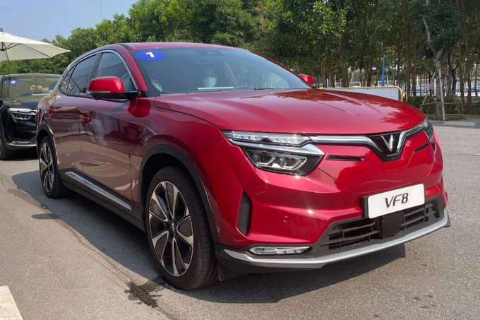 Loạt xe VinFast VF 8 đầu tiên sẽ đến tay khách hàng vào ngày 10/9