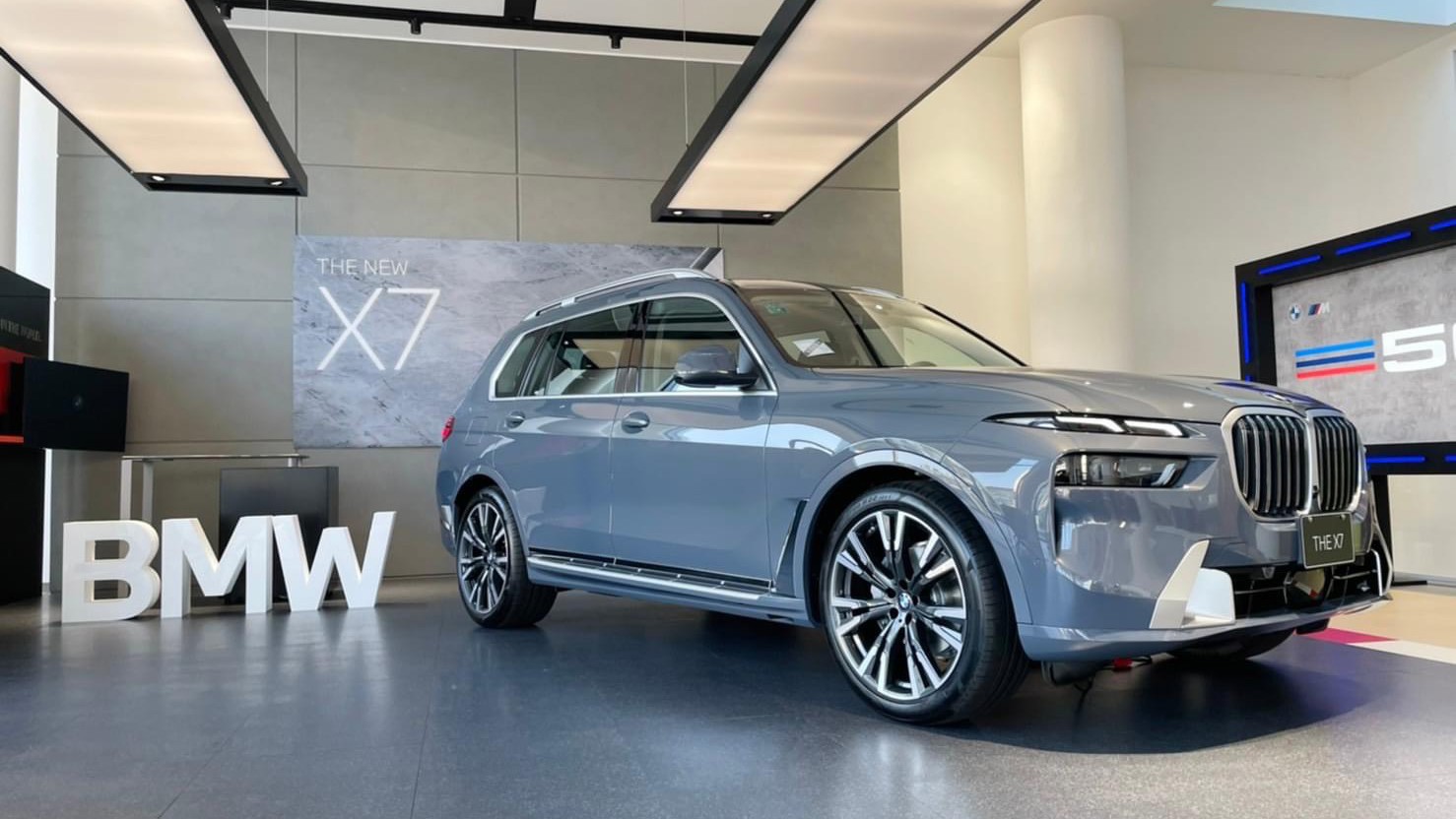 BMW giảm giá 800 triệu đồng cho dòng xe X7 tại Việt Nam