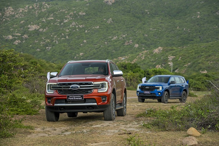 Giá xe Ford Everest tháng 5/2025, lăn bánh từ 1,212 tỷ đồng