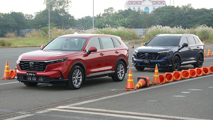 Giá xe Honda CR-V tháng 5/2025, ưu đãi 50% lệ phí trước bạ