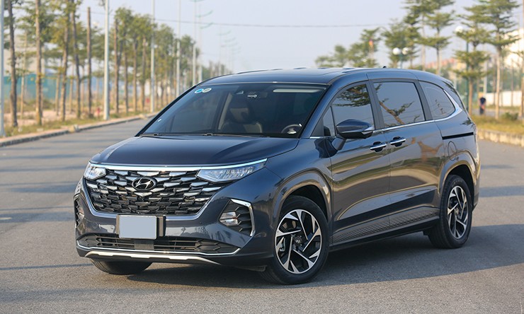 Giá xe Hyundai Custin mới nhất tháng 6/2025