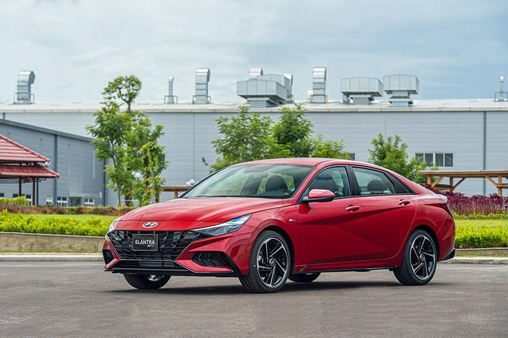 Giá xe Hyundai Elantra tháng 6/2025, sedan hạng C từ 579 triệu đồng