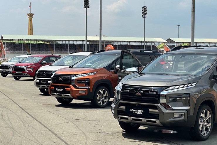 Giá xe Mitsubishi Xpander Cross tháng 5/2025, giảm 50% phí trước bạ và tặng Camera