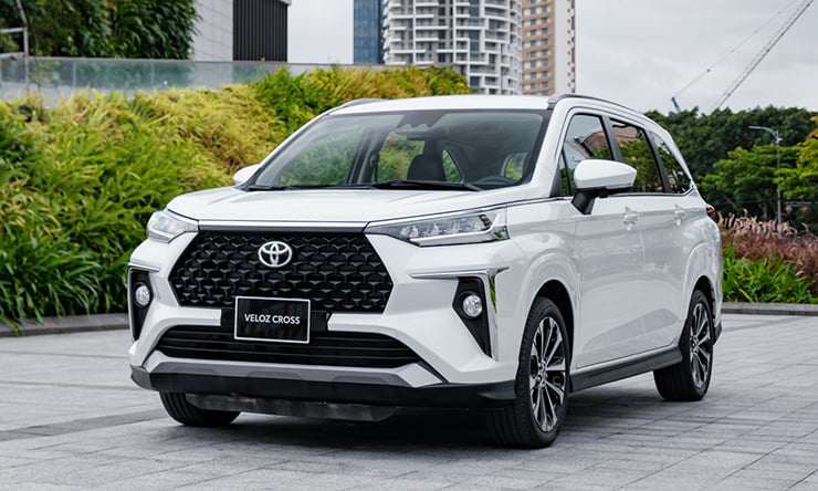 Giá xe Toyota Veloz Cross cập nhật tháng 9/2024