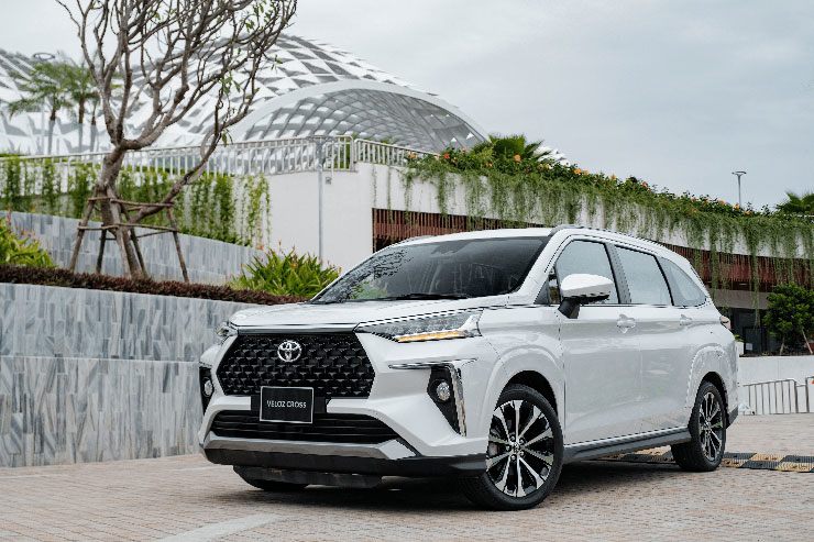 Giá xe Toyota Veloz Cross tháng 11/2023, ưu đãi quà tặng tới 31 triệu đồng
