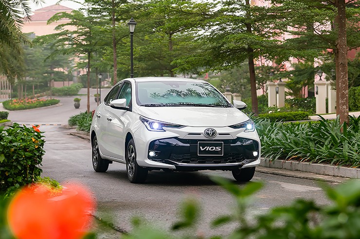 Giá xe Toyota Vios mới nhất tháng 11/2024, giảm 50% phí trước bạ