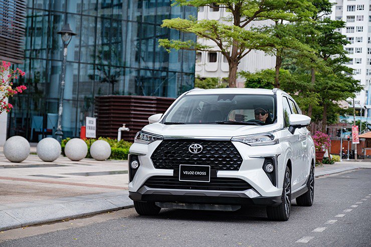 Veloz Cross: Sự "chắp vá" hay lựa chọn khôn ngoan?