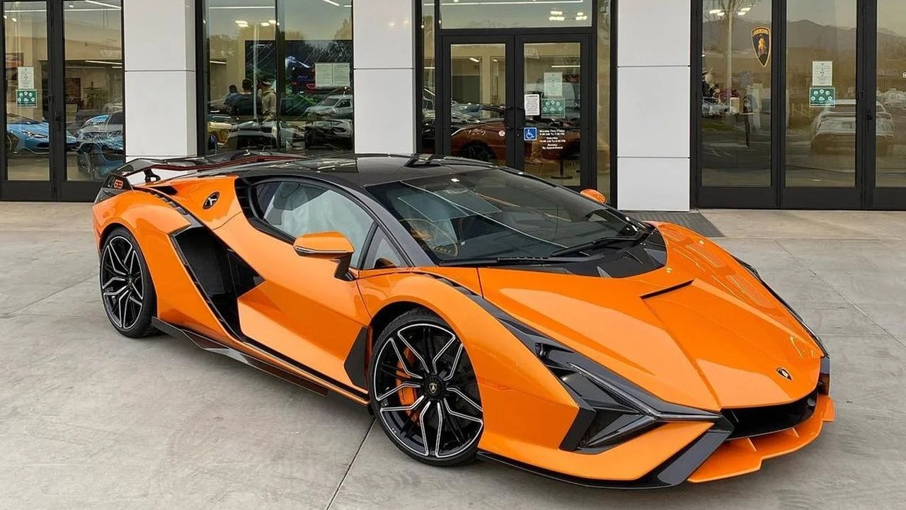 Loạt xe Lamborghini bị tăng thuế lên đến 27,5% tại châu Âu