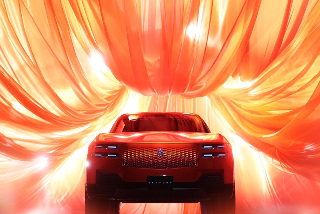 Toyota thực hiện cú “bẻ lái” táo bạo, thách thức Rolls-Royce và Bentley
