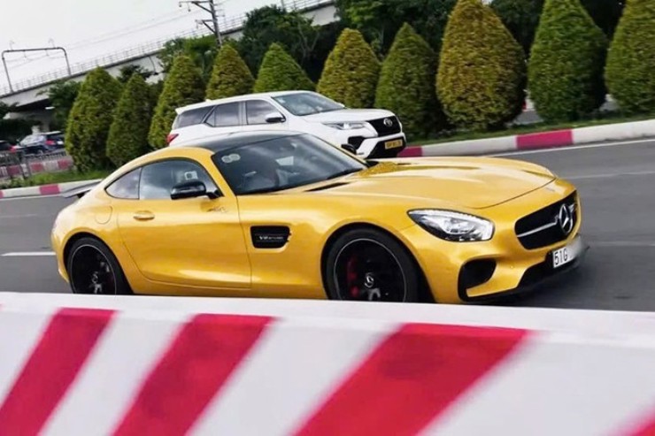 Mercedes-AMG GT S Edition 1 giá hơn 8 tỷ đồng bất ngờ tái xuất tại Việt Nam Mercedes-AMG GT S Edition 1 giá hơn 8 tỷ đồng bất ngờ tái xuất tại Việt Nam