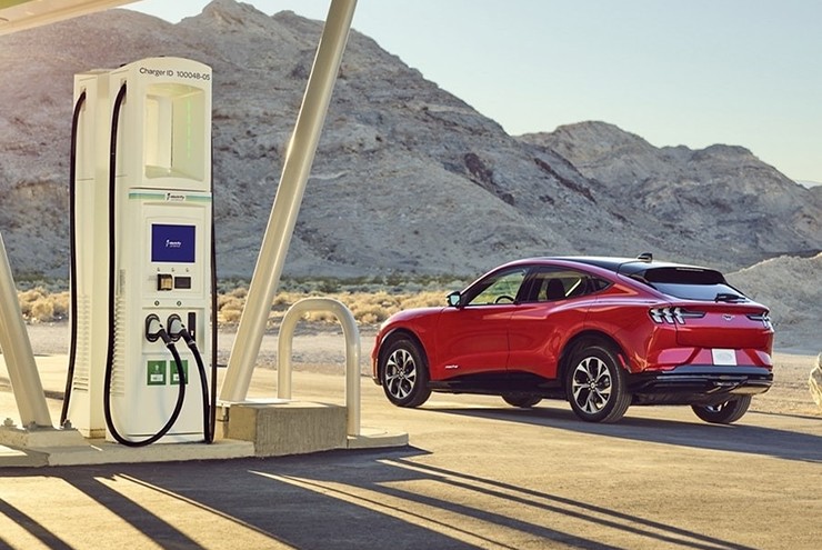 Từng sợ thay pin trăm triệu, giờ người dùng xe điện an tâm hơn bao giờ hết