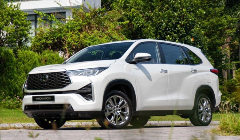 Toyota Innova Cross và Veloz Cross: Lựa chọn nào phù hợp cho bạn?