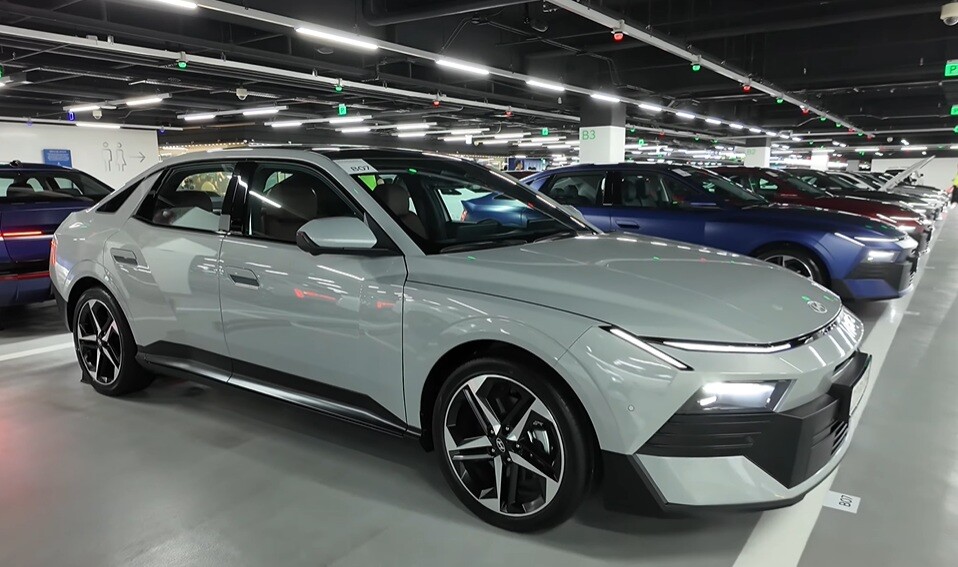 Hyundai Elantra thế hệ mới được khách hàng quê nhà ưa chuộng