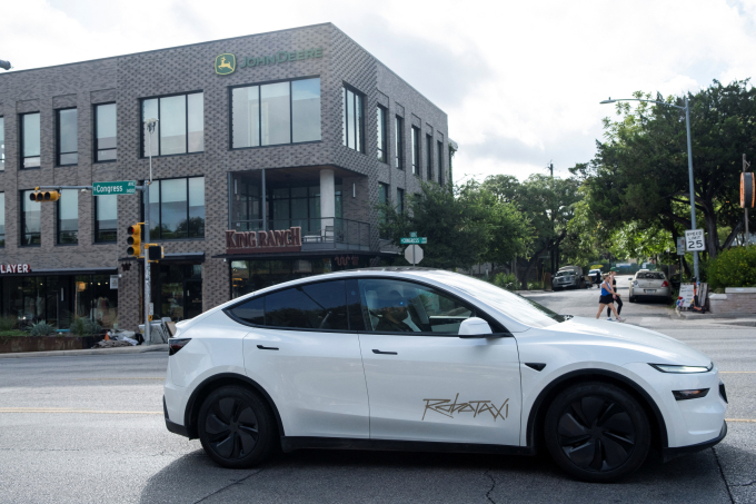 Taxi tự hành của Elon Musk triển vọng đến đâu?