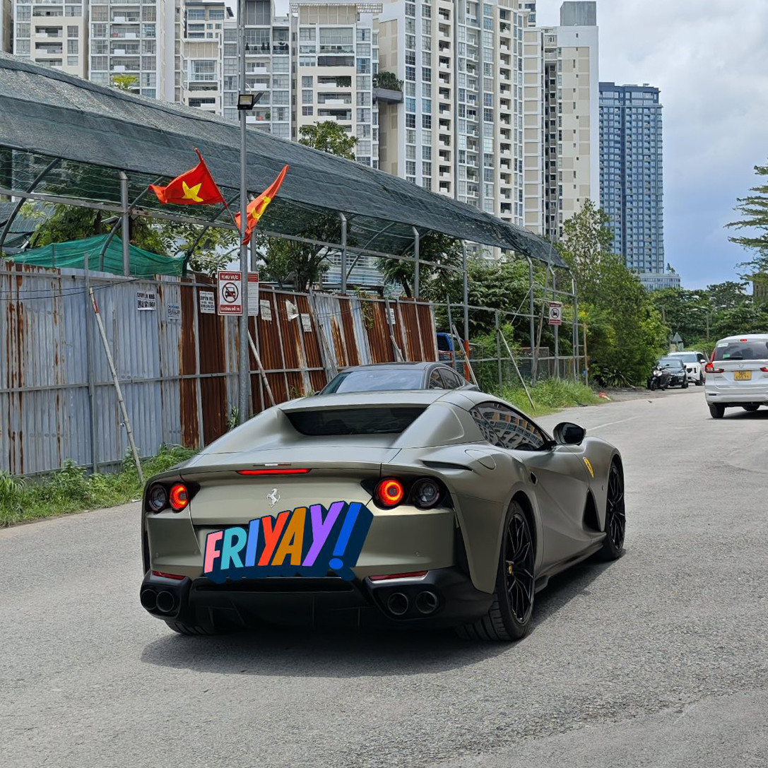Thêm siêu xe Ferrari 812 triệu đô xuất hiện tại TPHCM, màu sơn độc nhất Việt Nam