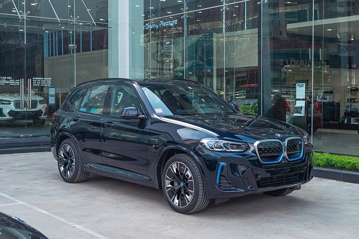 BMW iX3 giảm "sốc" hơn 1 tỷ đồng tại đại lý BMW iX3 giảm "sốc" hơn 1 tỷ đồng tại đại lý