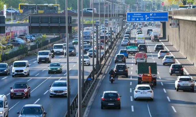 Ngành ôtô chia rẽ trước kế hoạch bỏ lệnh cấm động cơ đốt trong của EU