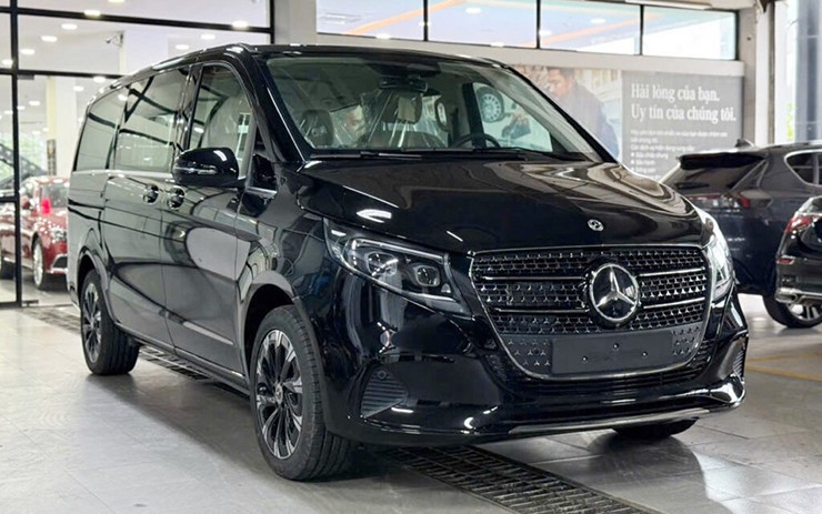 Cận cảnh Mercedes-Benz V-Class 2025 tại đại lý, giá gần 3,4 tỷ đồng