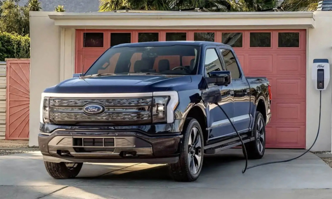 Ford lắp thêm động cơ xăng cho bán tải điện F-150