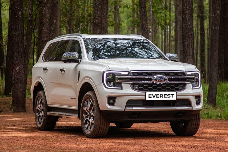 Giá xe Ford Everest tháng lăn bánh kèm ưu đãi tháng 8/2025
