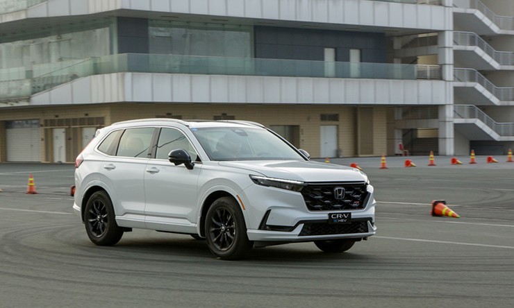 Giá xe Honda CR-V tháng 9/2025, ưu đãi 50% phí trước bạ