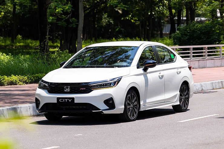 Giá xe Honda City lăn bánh tháng 8/2025, tặng 100% phí trước bạ