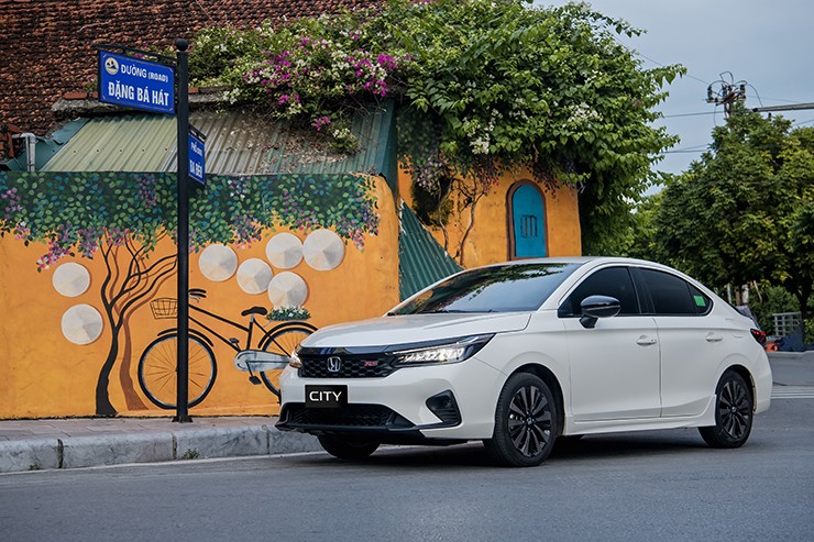 Giá xe Honda City tháng 10/2025, lăn bánh giảm 100% phí trước bạ