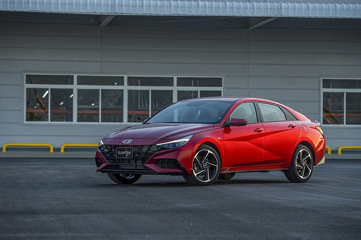 Giá xe Hyundai Elantra lăn bánh kèm ưu đãi tháng 7/2025