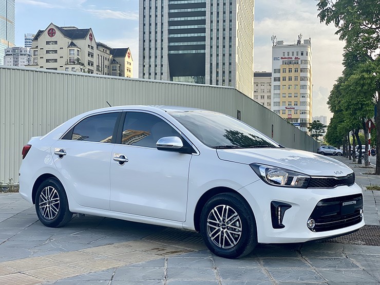 Giá xe KIA Soluto tháng 10/2025, lăn bánh ưu đãi 27 triệu đồng