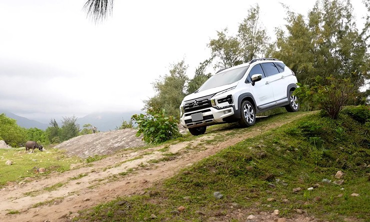 Giá xe Mitsubishi Xpander Cross tháng 6/2025, ưu đãi tới 75 triệu đồng