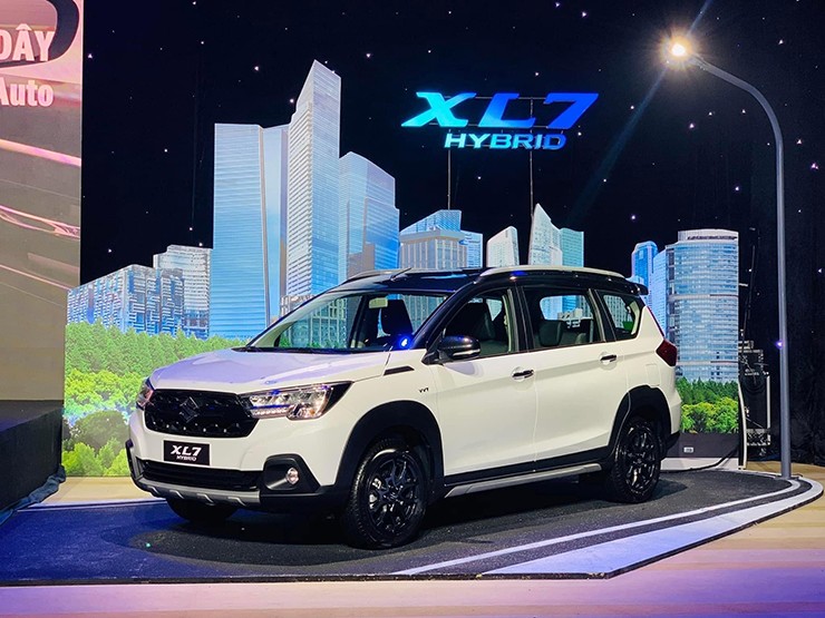 Giá xe Suzuki XL7 Hybrid tháng 12/2025, khuyến mãi tới 70 triệu đồng