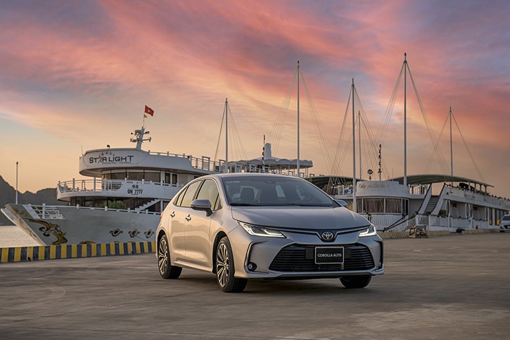 Giá xe Toyota Corolla Altis cập nhật tháng 7/2025