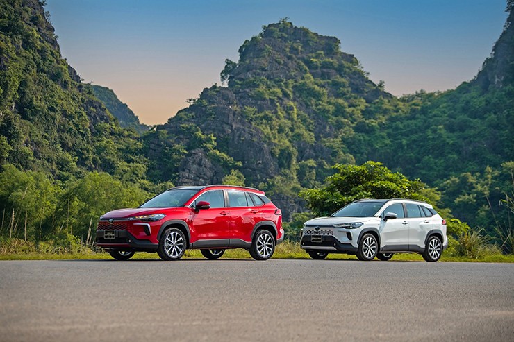 Giá xe Toyota Corolla Cross niêm yết và lăn bánh tháng 7/2025