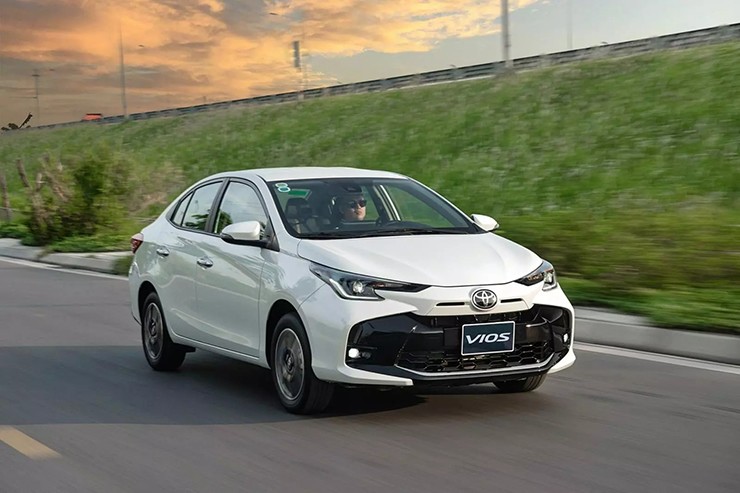 Giá xe Toyota Vios tháng 9/2025, hỗ trợ 100% lệ phí trước bạ