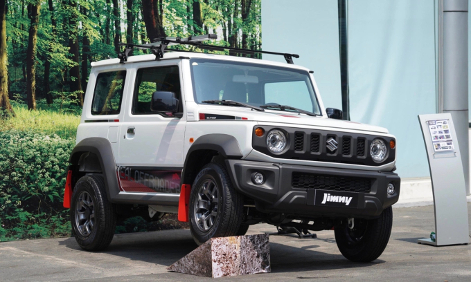 Suzuki Jimny giảm giá kỷ lục gần 100 triệu đồng