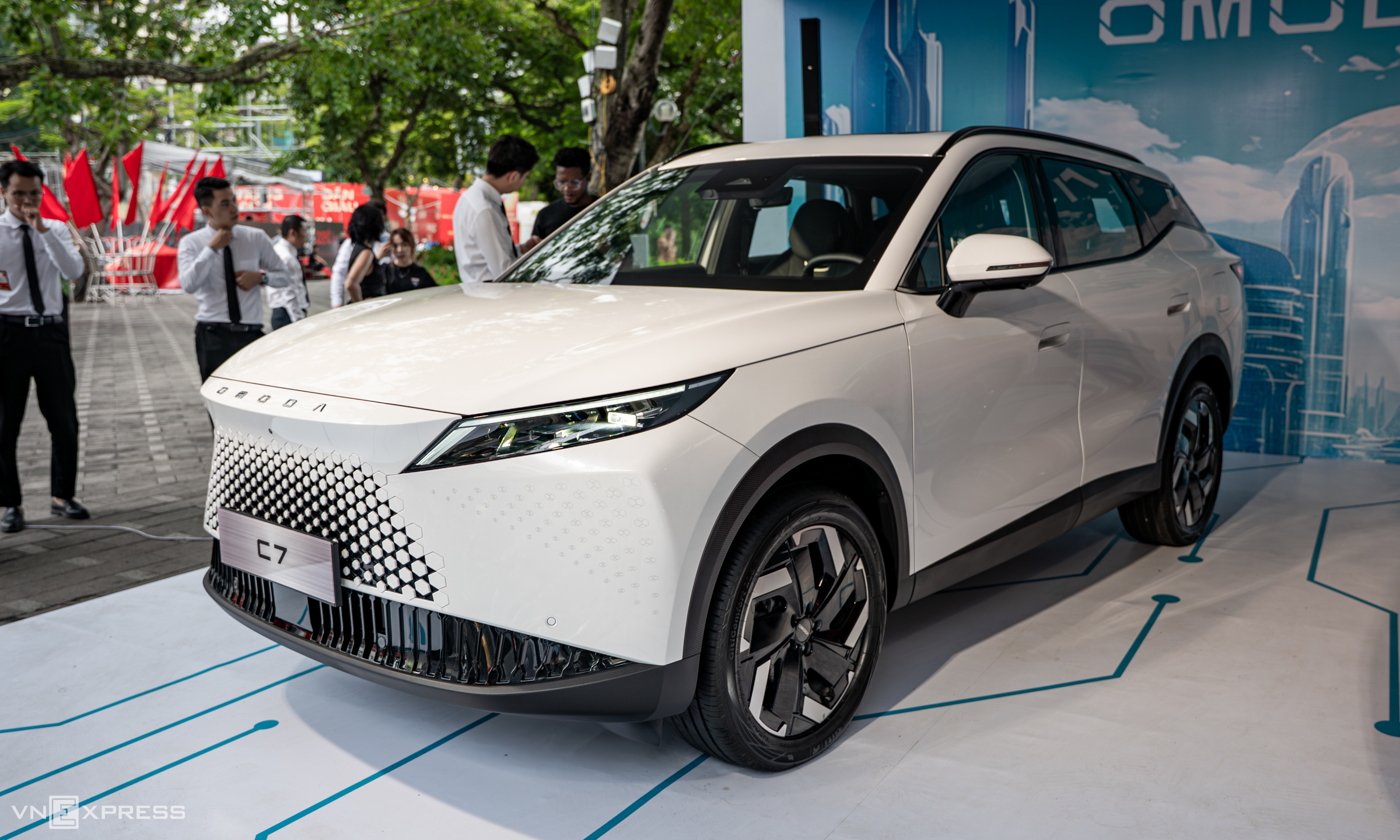 Omoda C7 - CUV cỡ C chào khách khách Việt