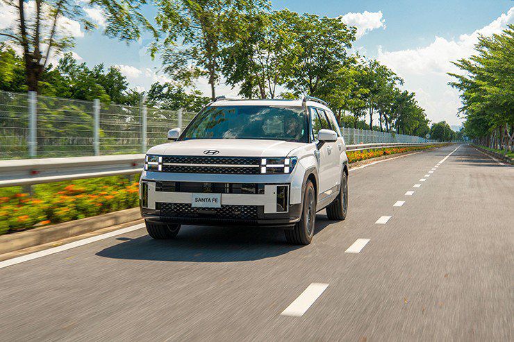 SUV càng nhiều công nghệ, người lái càng “thui chột” kĩ năng?