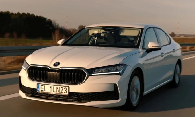 Xe Skoda lập kỷ lục quãng đường hơn 2.800 km với một bình dầu Xe Skoda lập kỷ lục quãng đường hơn 2.800 km với một bình dầu