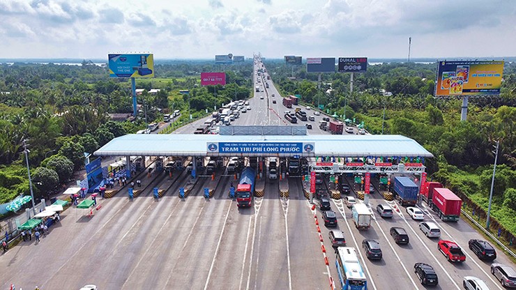 Từ 1/10/2025, ô tô đi qua trạm thu phí phải làm điều này