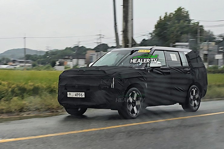 Xem trước đuôi xe Hyundai Santa Fe 2027, thiết kế có bớt gây tranh cãi?