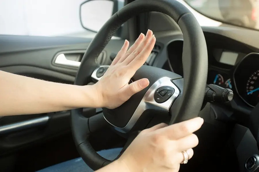 Những nơi tuyệt đối không được bấm còi xe, tài xế cần biết để tránh bị phạt nặng