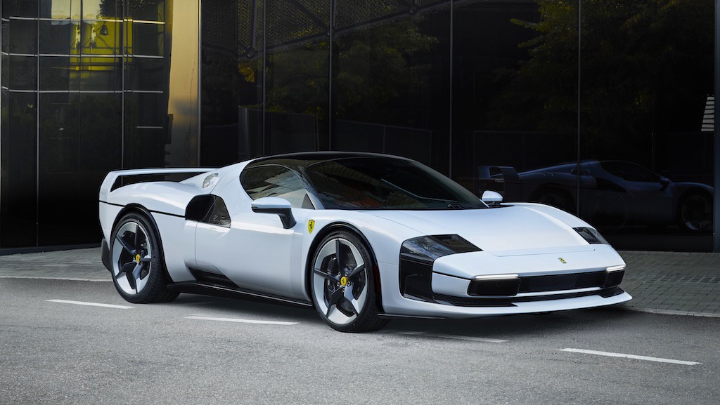 Cận cảnh siêu phẩm Ferrari SC40 lấy cảm hứng từ xe F40 huyền thoại Cận cảnh siêu phẩm Ferrari SC40 lấy cảm hứng từ xe F40 huyền thoại