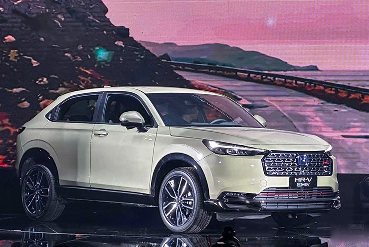 Khách hàng Việt hưởng lợi vì giá xe ô tô hybrid giảm mạnh