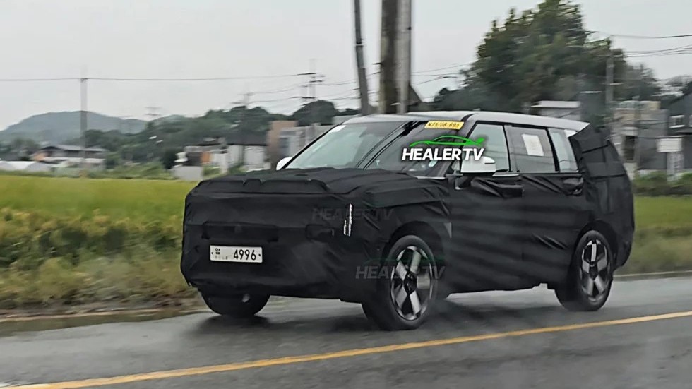 Hyundai SantaFe phiên bản nâng cấp chạy thủ nghiệm trên đường phố