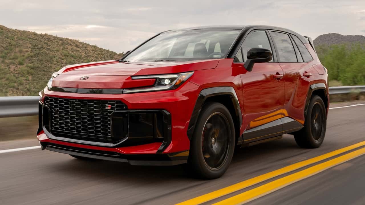 Chuyên gia nhận định xe xăng còn lâu mới bị loại bỏ bởi xe điện