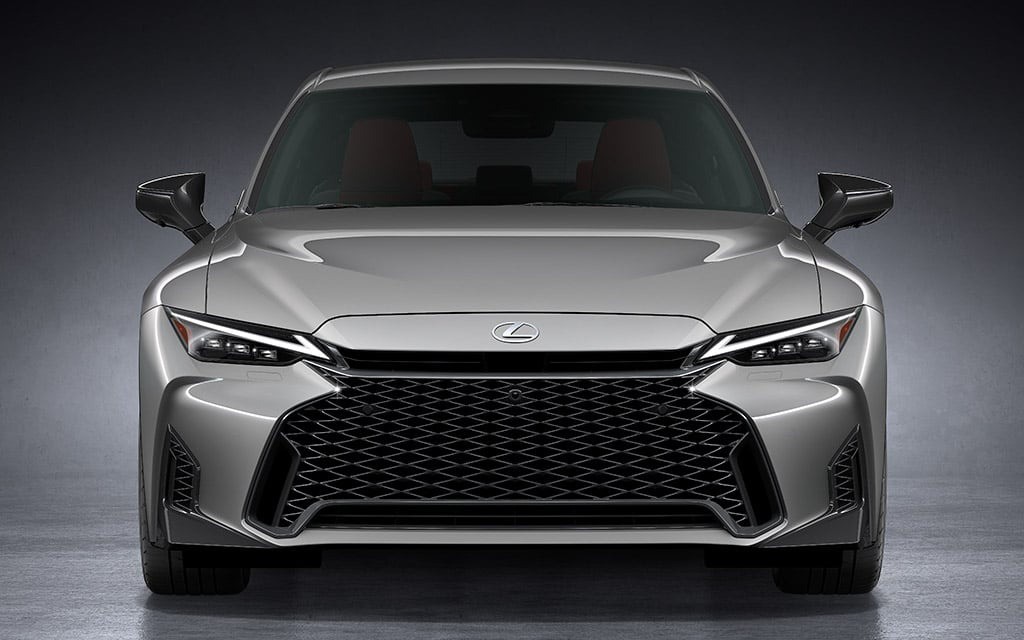 Lexus IS thế hệ mới lộ diện với thiết kế khác biệt