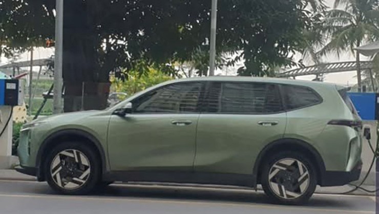 Xem trước phiên bản đủ của mẫu xe VinFast Limo Green